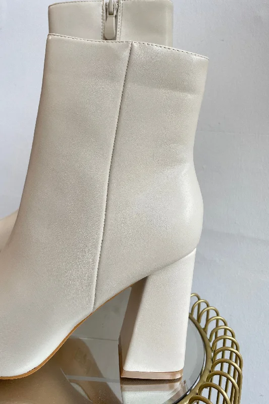 Cream PU Pointed Heeled Boots