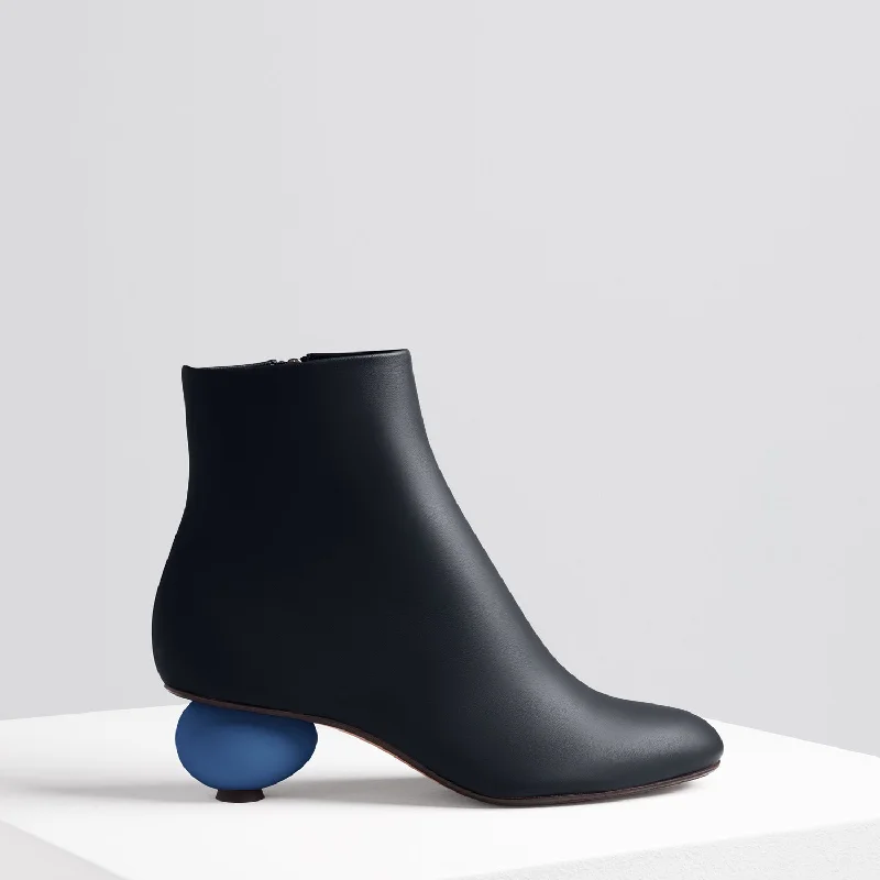 Egg Boots in Nero Midnight