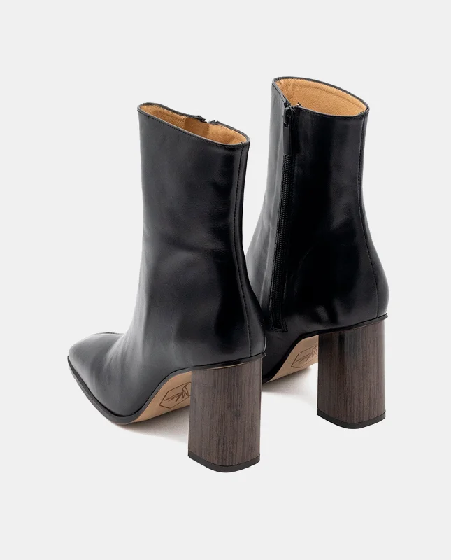 Eucalyptus Black Boots