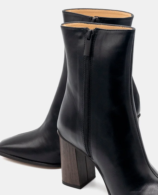 Eucalyptus Black Boots