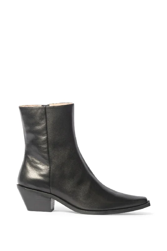 Intimation boot - black