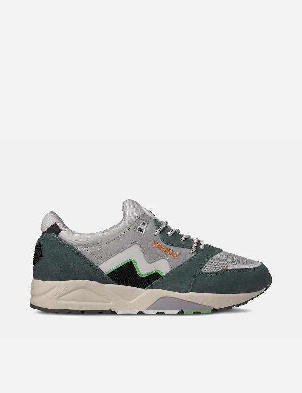 Karhu Aria 95 Trainers - Trooper/White