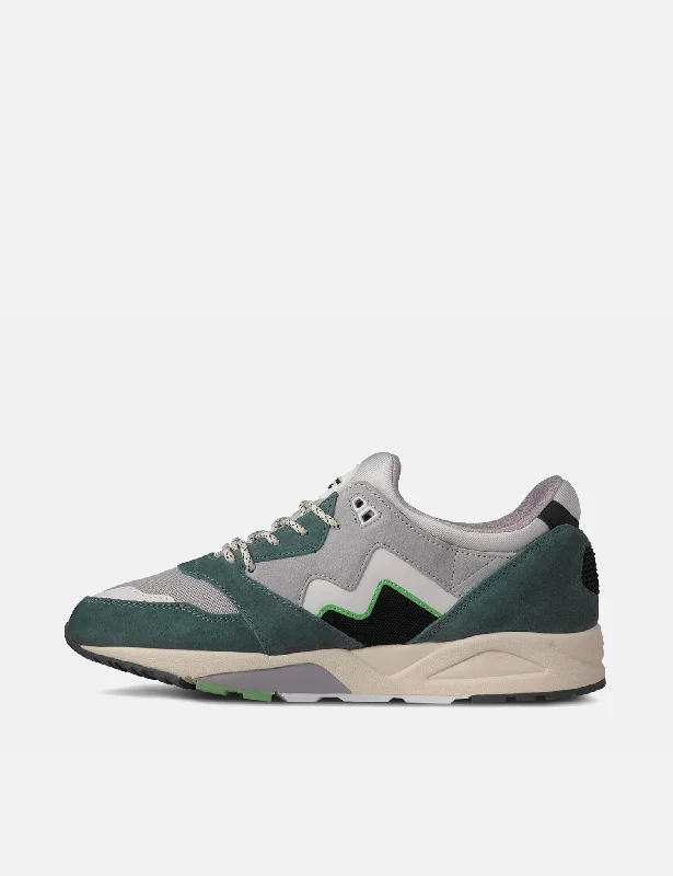 Karhu Aria 95 Trainers - Trooper/White